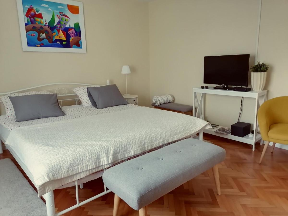 Holiday Home Modric โอโทชาส ภายนอก รูปภาพ