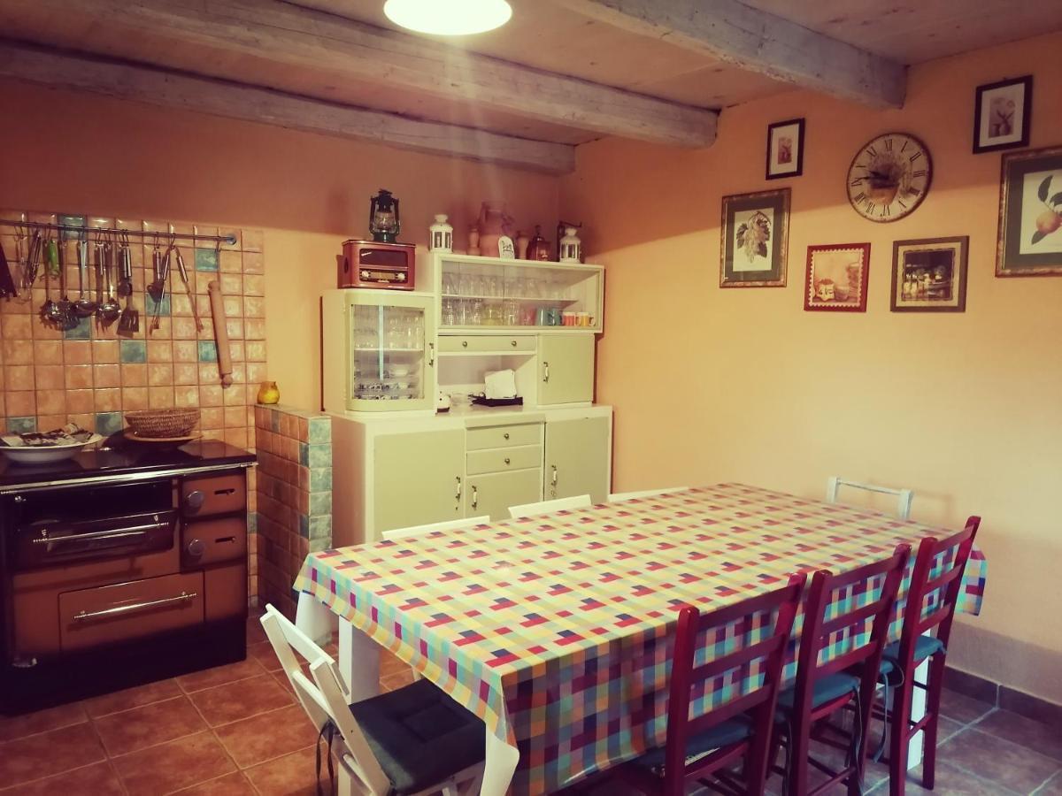 Holiday Home Modric โอโทชาส ภายนอก รูปภาพ