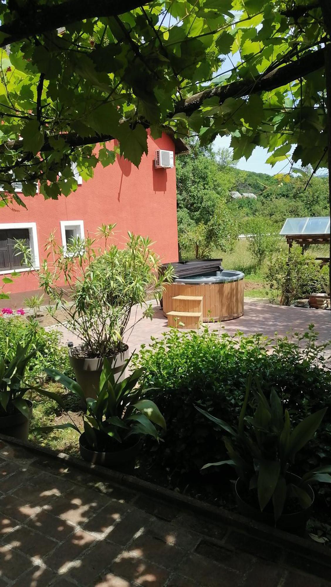 Holiday Home Modric โอโทชาส ภายนอก รูปภาพ