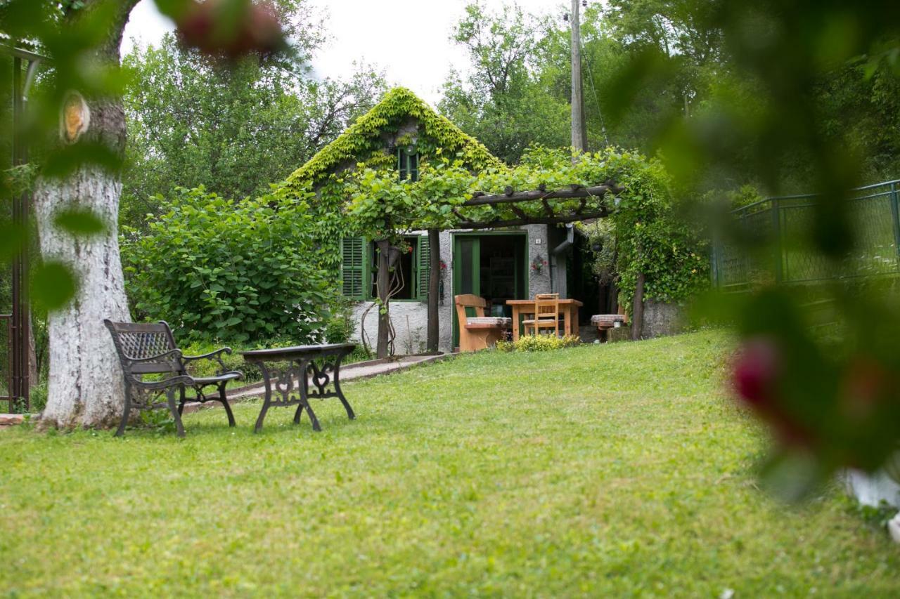 Holiday Home Modric โอโทชาส ภายนอก รูปภาพ
