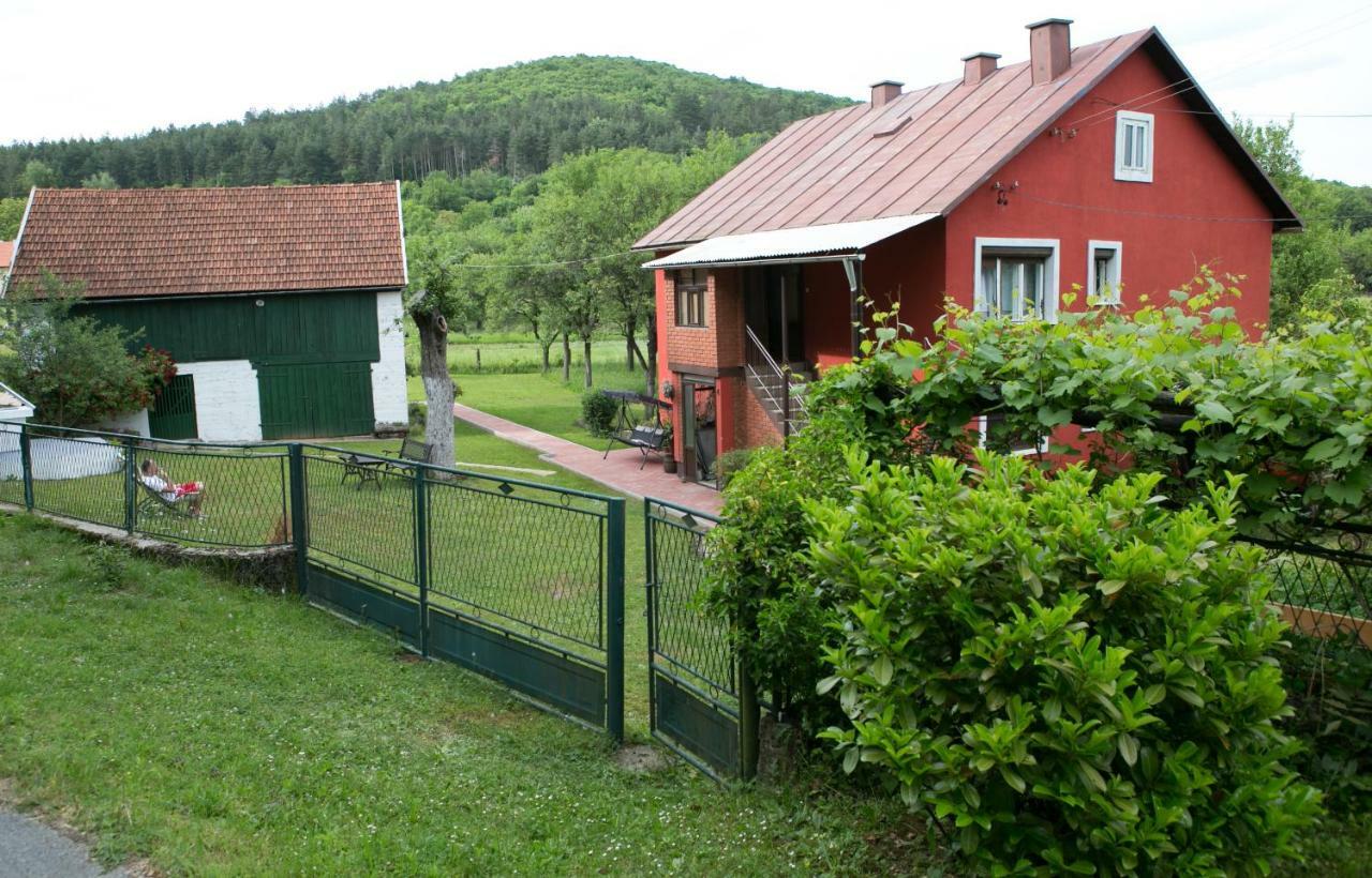 Holiday Home Modric โอโทชาส ภายนอก รูปภาพ