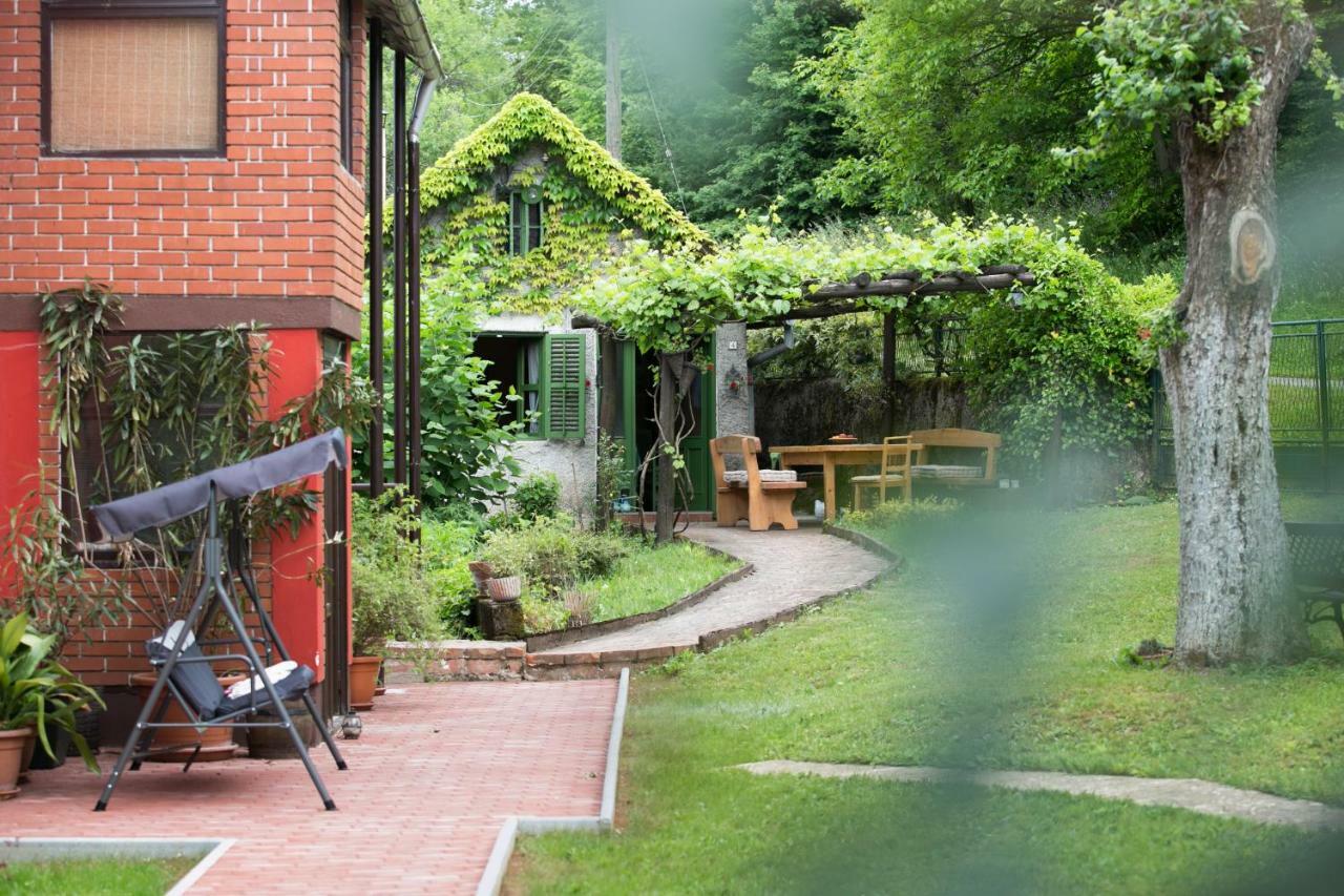 Holiday Home Modric โอโทชาส ภายนอก รูปภาพ
