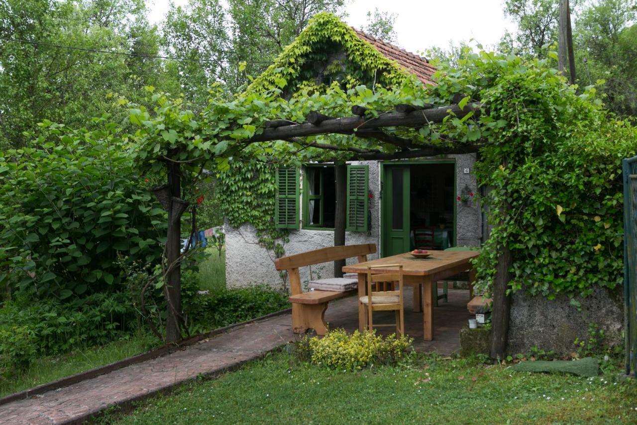 Holiday Home Modric โอโทชาส ภายนอก รูปภาพ