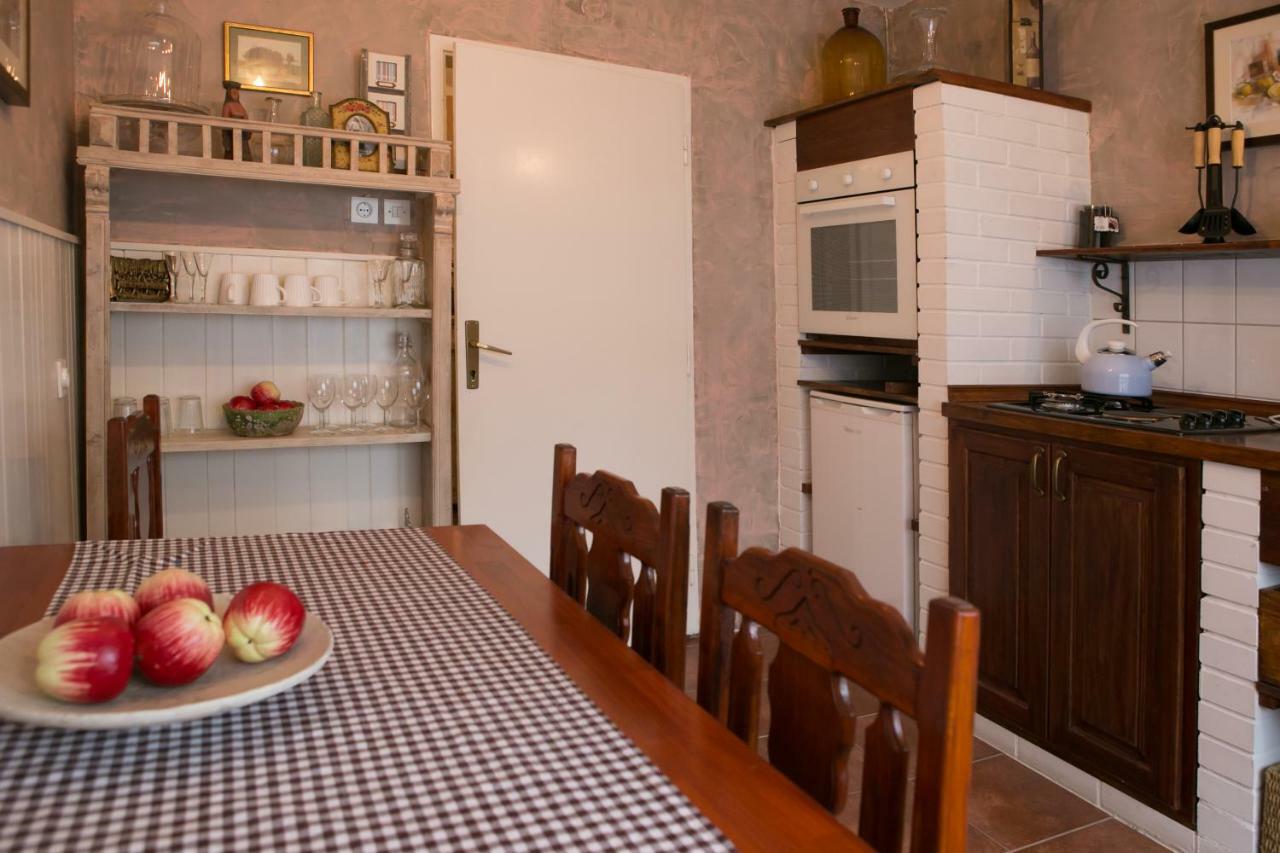 Holiday Home Modric โอโทชาส ภายนอก รูปภาพ