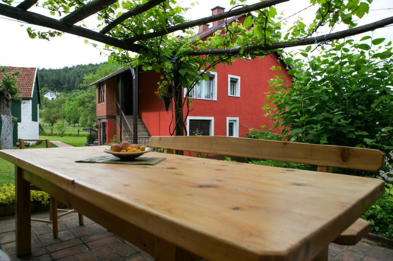 Holiday Home Modric โอโทชาส ภายนอก รูปภาพ