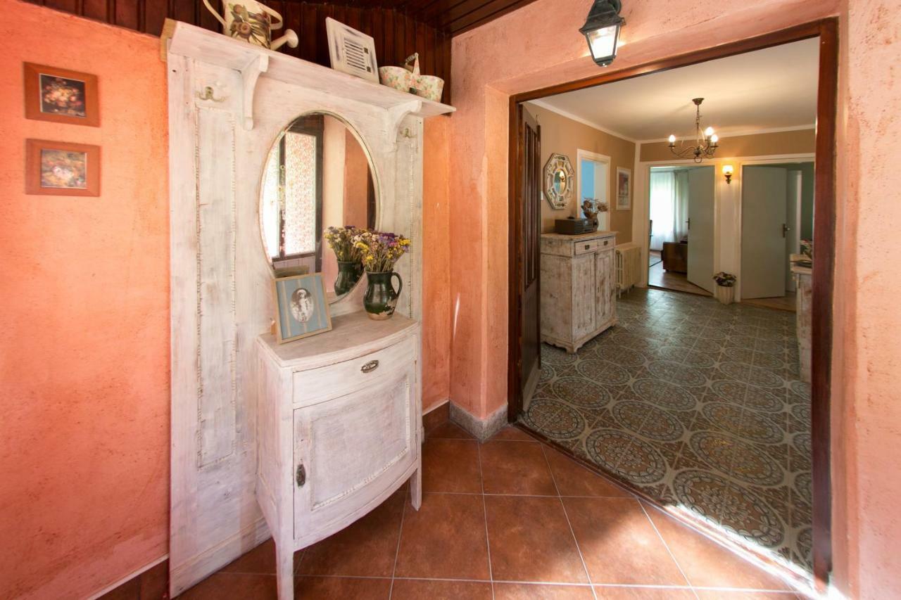 Holiday Home Modric โอโทชาส ภายนอก รูปภาพ