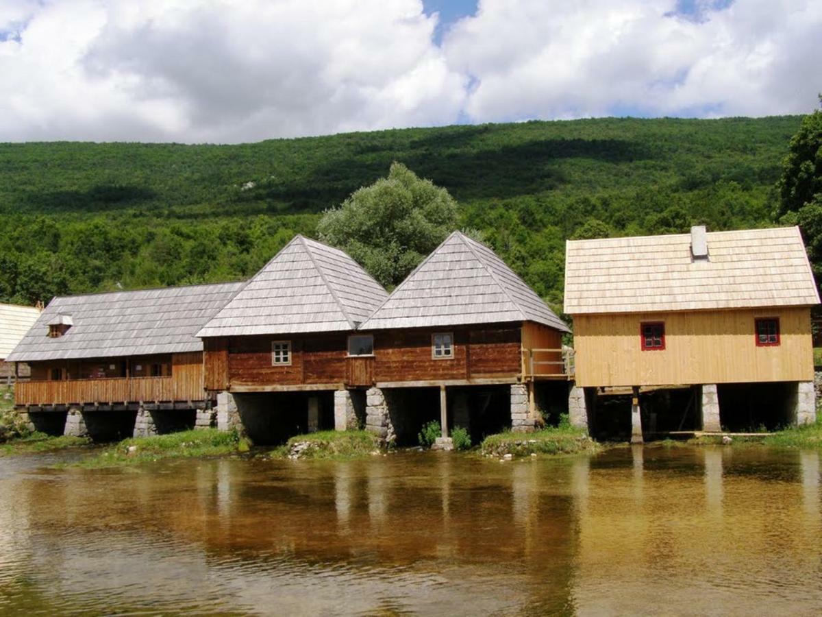 Holiday Home Modric โอโทชาส ภายนอก รูปภาพ