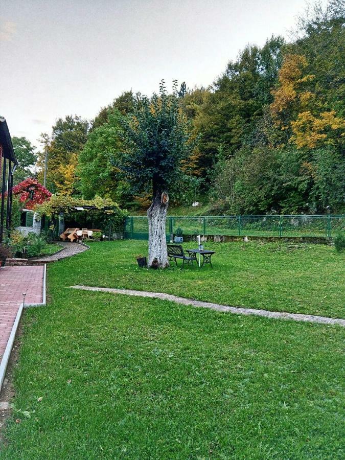 Holiday Home Modric โอโทชาส ภายนอก รูปภาพ