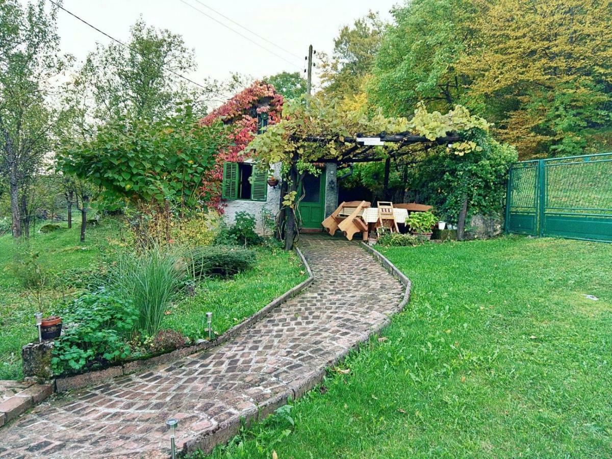 Holiday Home Modric โอโทชาส ภายนอก รูปภาพ