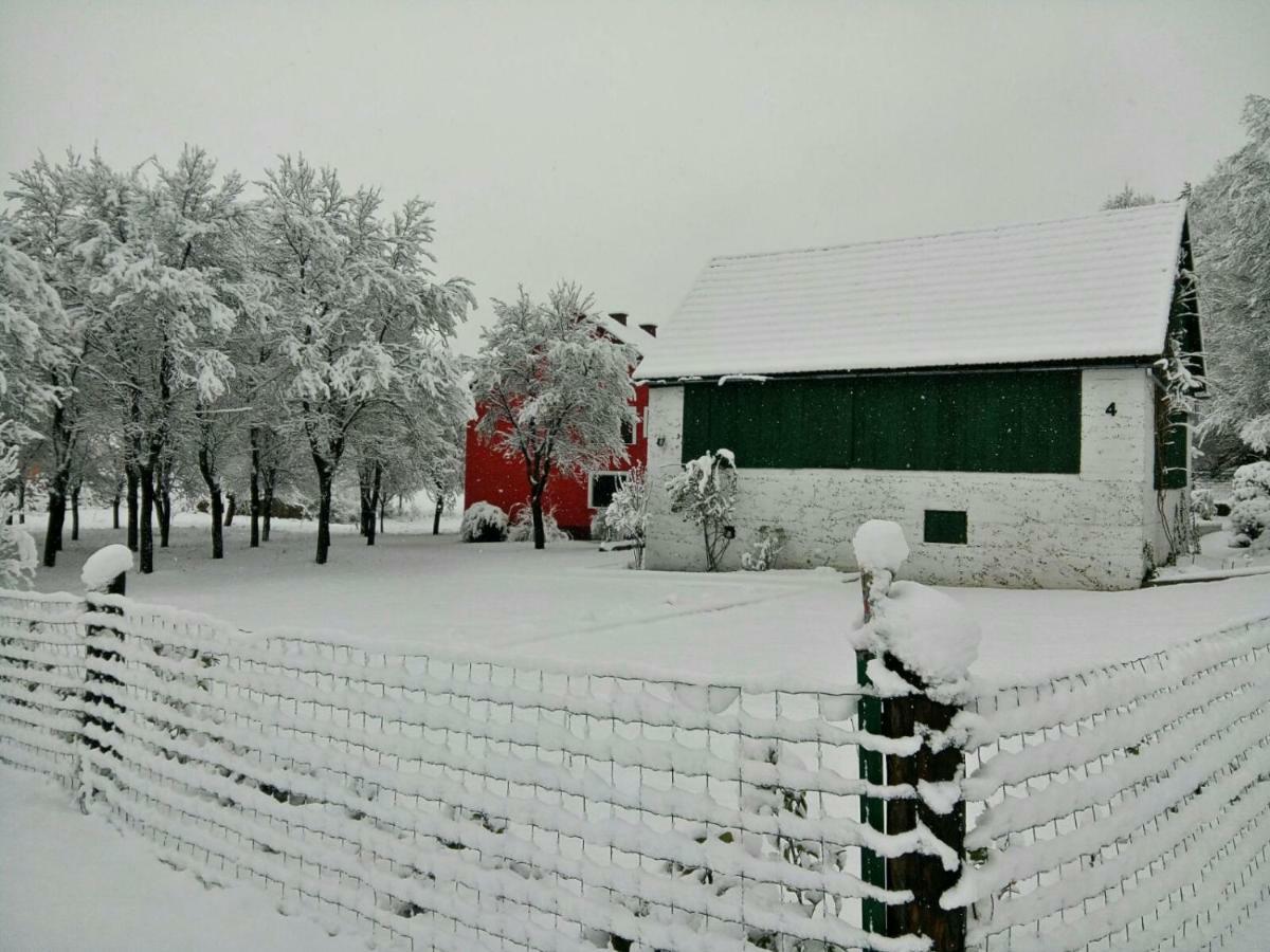 Holiday Home Modric โอโทชาส ภายนอก รูปภาพ