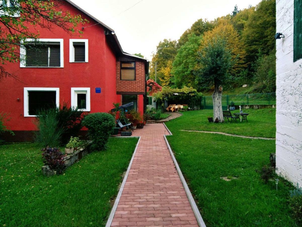 Holiday Home Modric โอโทชาส ภายนอก รูปภาพ