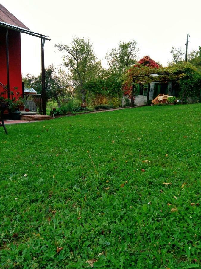 Holiday Home Modric โอโทชาส ภายนอก รูปภาพ