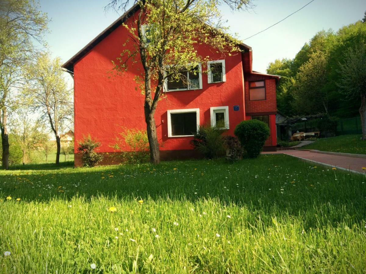 Holiday Home Modric โอโทชาส ภายนอก รูปภาพ